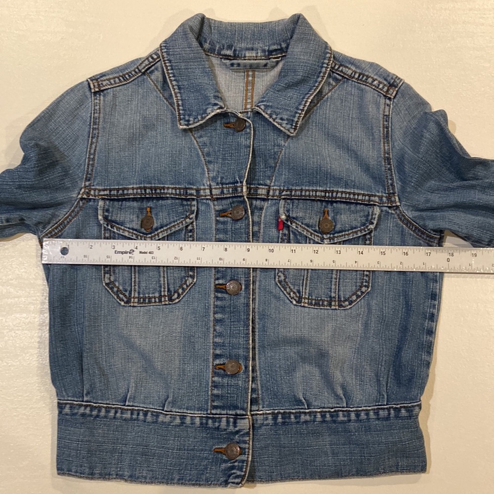 Levi’s Denim Jacket Women Cropped Trucker Light Wash Fitted Jean Jacket Medium - Picture 11 of 14